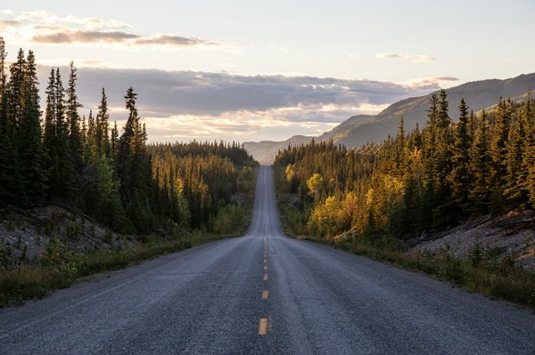 What are the best routes for a scenic drive through the Peak District?